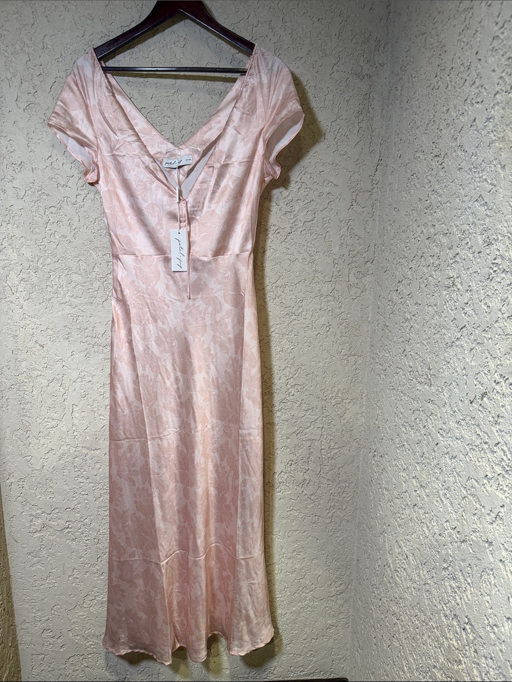 Petal + Pup Blush Floral Satin Maxi Dress NWT Size S - Picture 2 of 5
